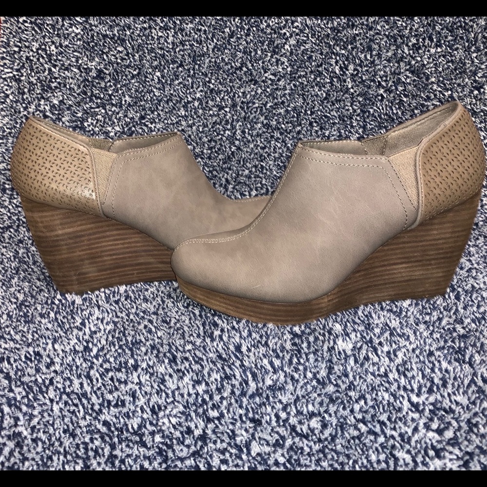Memory foam Dr. Scholl’s booties